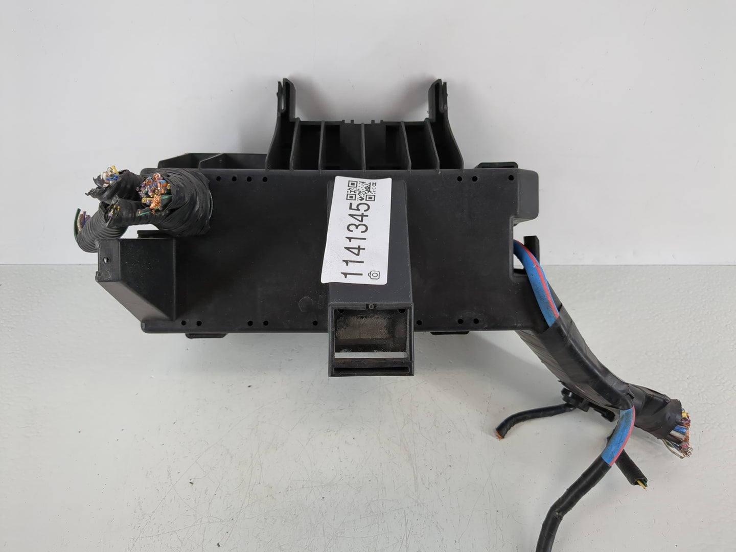 2013 Ford Explorer Fusebox Fuse Box Panel Relay Module P/N:BT4T-14A003-AA Fits OEM Used Auto Parts - Oemusedautoparts1.com