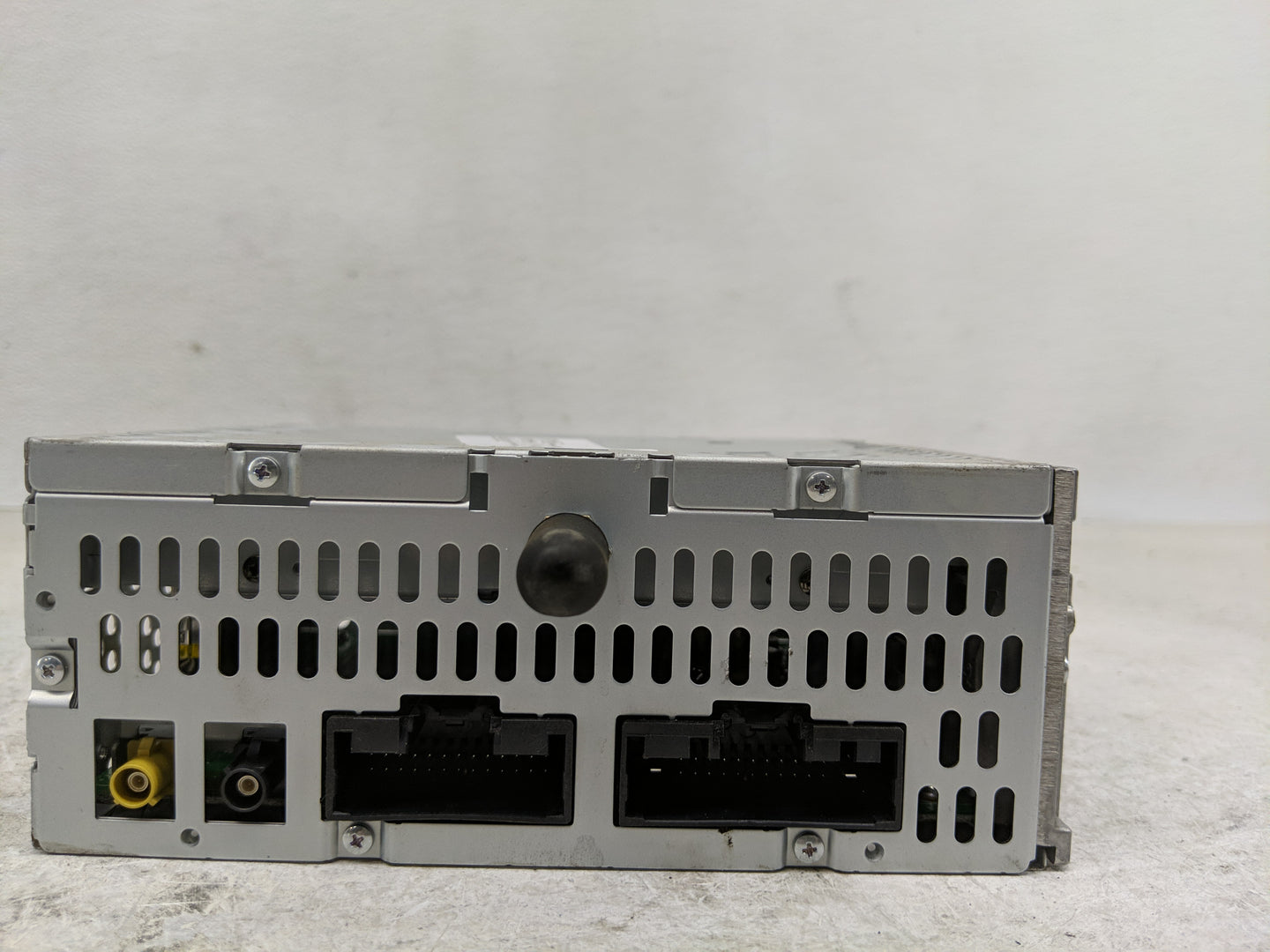 2013 Ford Explorer Radio AM FM Cd Player Receiver Replacement P/N:DB5T-19C107-DE Fits OEM Used Auto Parts - Oemusedautoparts