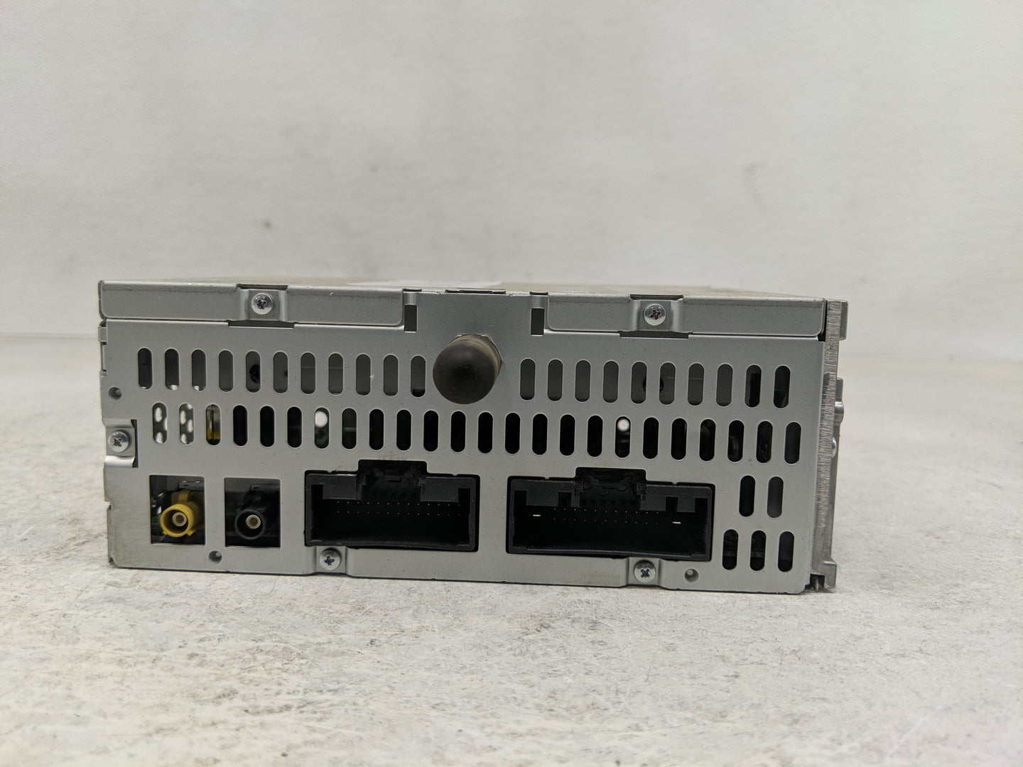 2013 Ford Explorer Radio AM FM Cd Player Receiver Replacement P/N:DB5T-19C107-DE Fits OEM Used Auto Parts - Oemusedautoparts