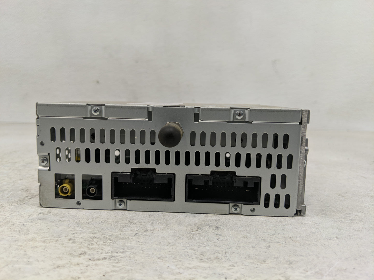 2013 Ford Explorer Radio AM FM Cd Player Receiver Replacement P/N:DB5T-19C107-DE Fits OEM Used Auto Parts - Oemusedautoparts