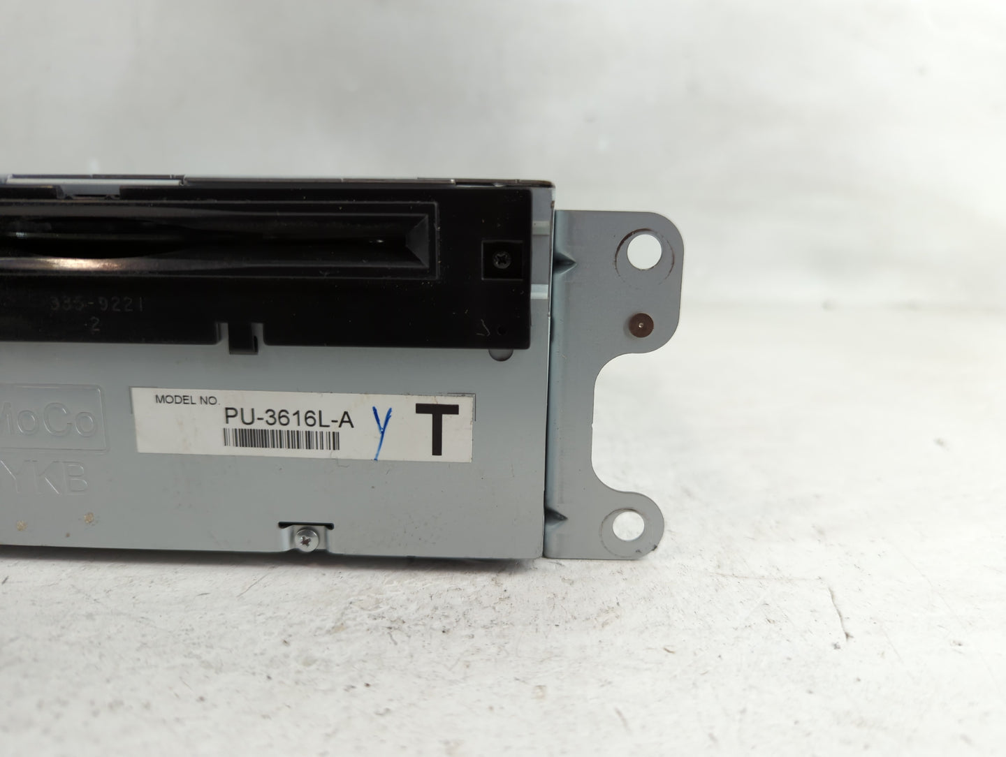 2013-2014 Ford Explorer Radio AM FM Cd Player Receiver Replacement P/N:DB5T-19C107-EC Fits Fits 2013 2014 OEM Used Auto Part
