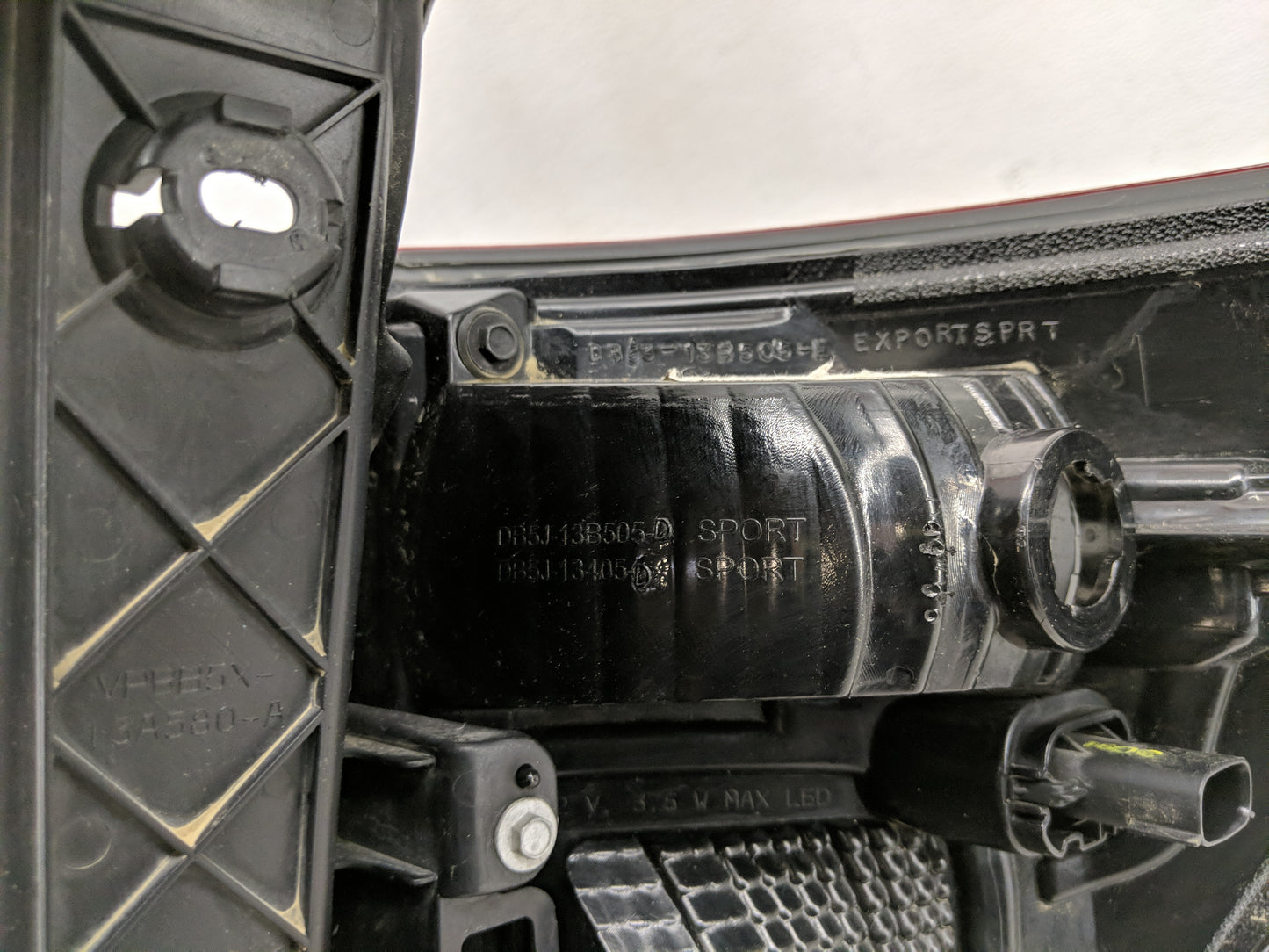 2011-2015 Ford Explorer Tail Light Assembly Driver Left OEM P/N:DB5J-13B505-D Fits Fits 2011 2012 2013 2014 2015 OEM Used Au