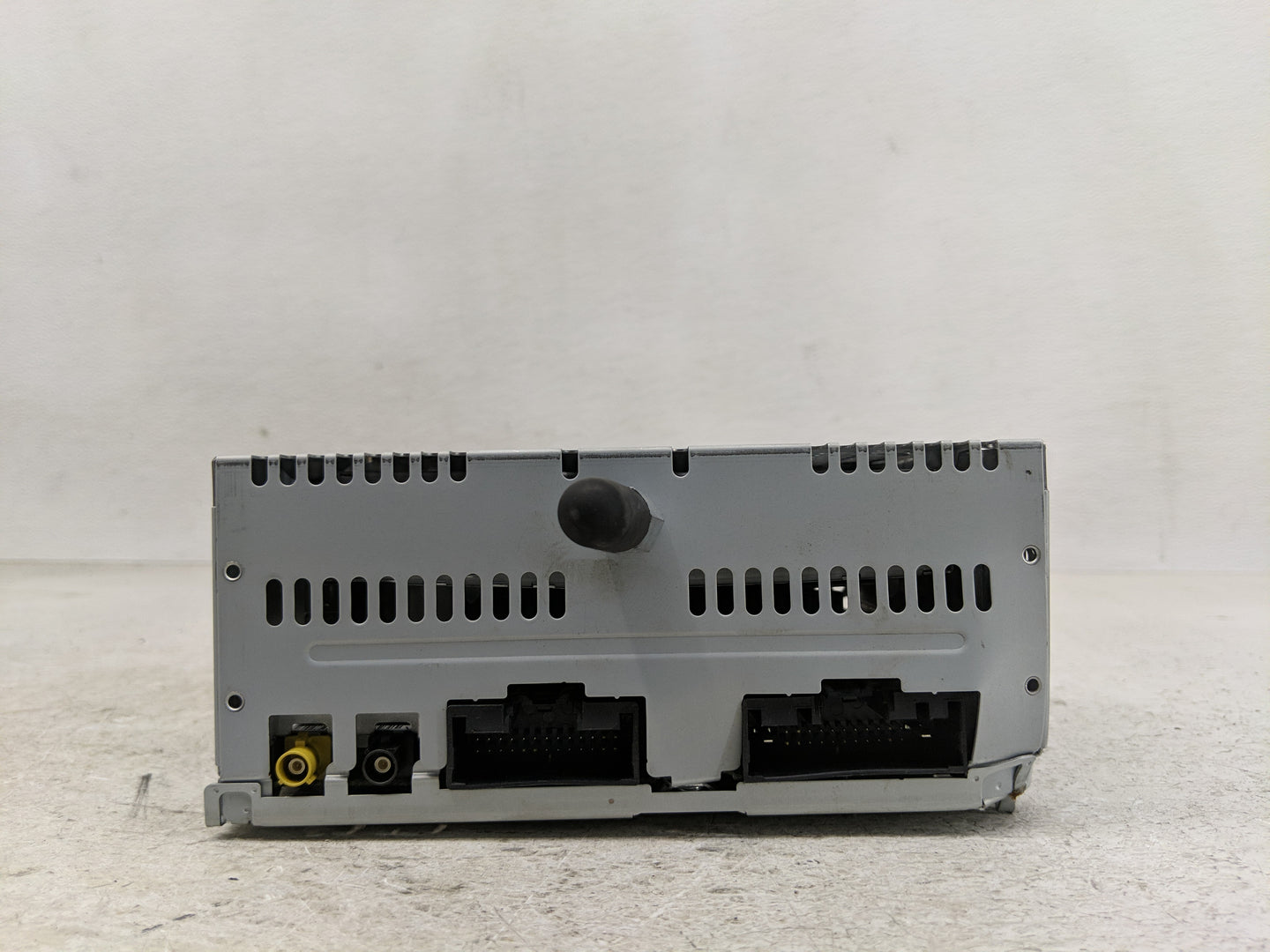 2013 Ford Explorer Radio AM FM Cd Player Receiver Replacement P/N:DB5T-19C107-GC Fits OEM Used Auto Parts - Oemusedautoparts