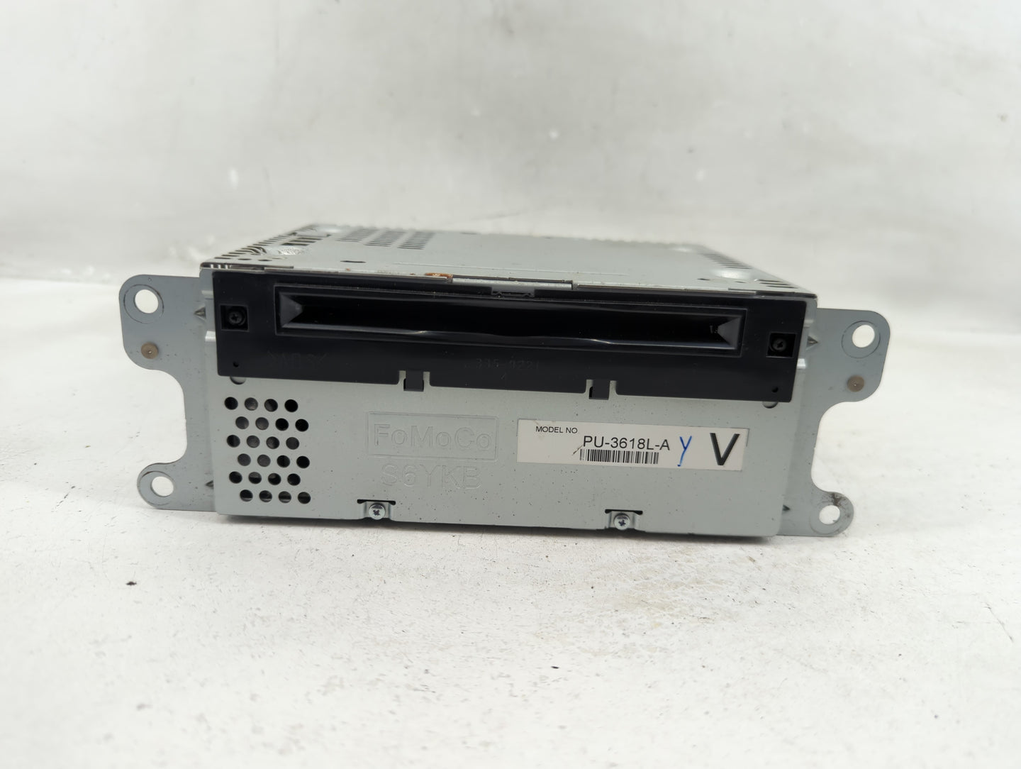 2013 Ford Explorer Radio AM FM Cd Player Receiver Replacement P/N:DB5T-19C107-GC Fits OEM Used Auto Parts - Oemusedautoparts