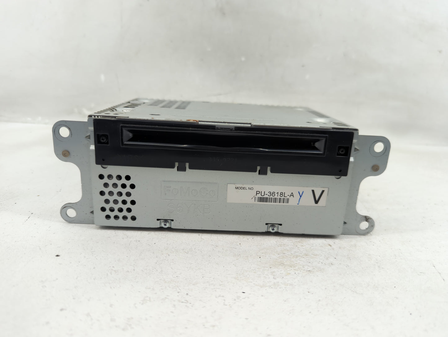 2013 Ford Explorer Radio AM FM Cd Player Receiver Replacement P/N:DB5T-19C107-GC Fits OEM Used Auto Parts - Oemusedautoparts