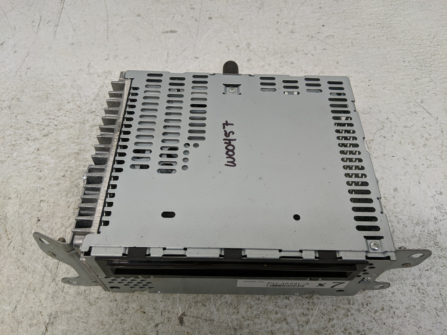 2013 Ford Explorer Radio AM FM Cd Player Receiver Replacement P/N:DB5T-19C107-DE Fits OEM Used Auto Parts - Oemusedautoparts