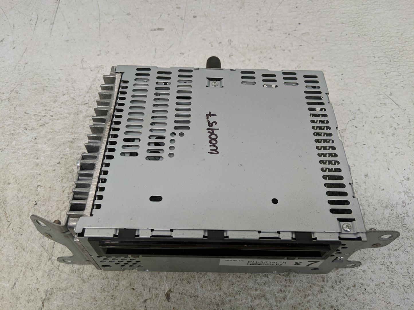 2013 Ford Explorer Radio AM FM Cd Player Receiver Replacement P/N:DB5T-19C107-DE Fits OEM Used Auto Parts - Oemusedautoparts