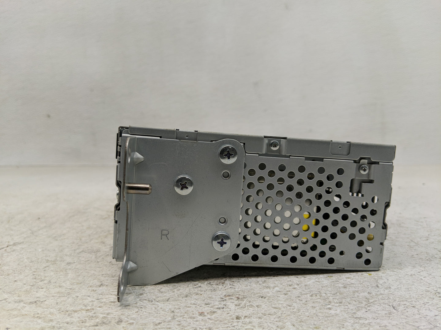2013 Ford Explorer Radio AM FM Cd Player Receiver Replacement P/N:DB5T-19C107-DE Fits OEM Used Auto Parts - Oemusedautoparts