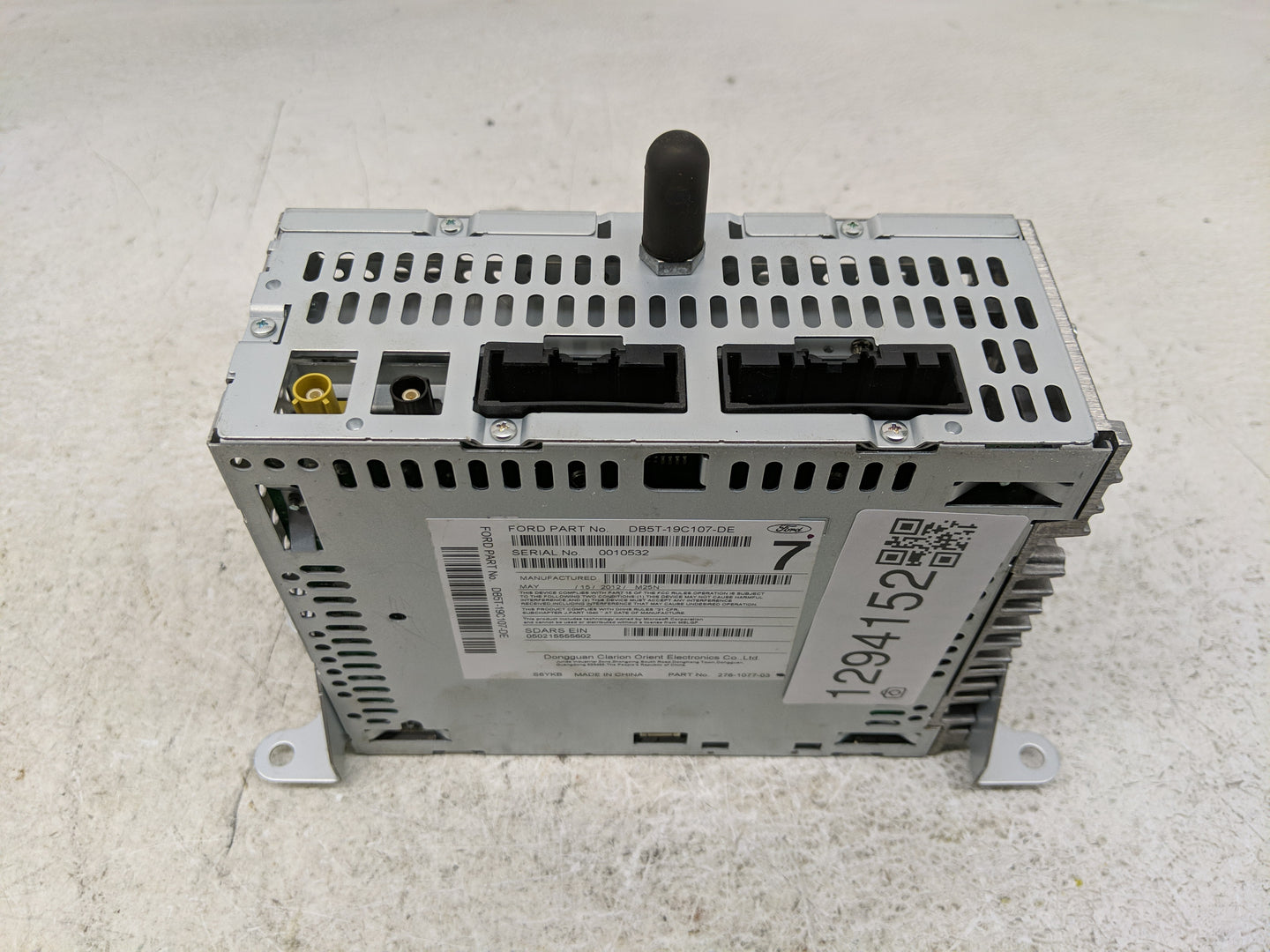2013 Ford Explorer Radio AM FM Cd Player Receiver Replacement P/N:DB5T-19C107-DE Fits OEM Used Auto Parts - Oemusedautoparts