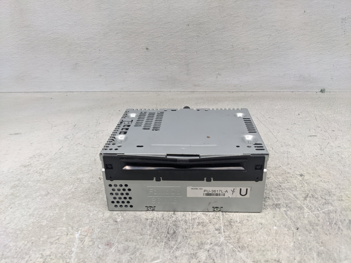 2013 Ford Explorer Radio AM FM Cd Player Receiver Replacement P/N:DB5T-19C107-FC DB5T 19C107 FD Fits OEM Used Auto Parts - O