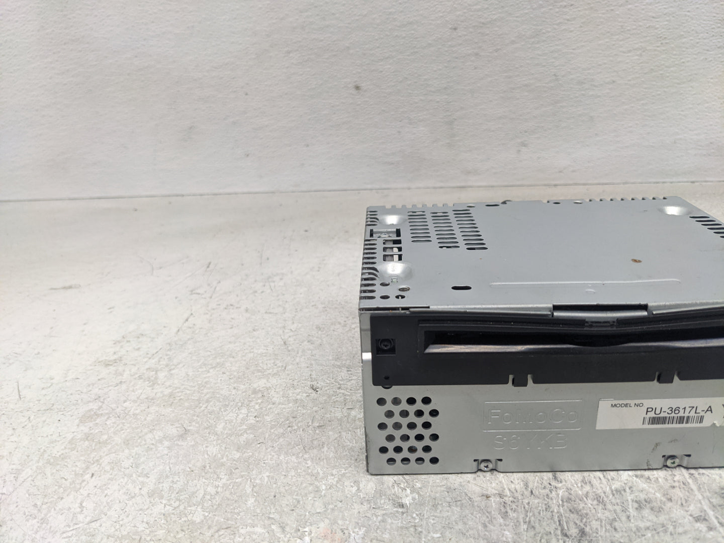 2013 Ford Explorer Radio AM FM Cd Player Receiver Replacement P/N:DB5T-19C107-FC DB5T 19C107 FD Fits OEM Used Auto Parts - O