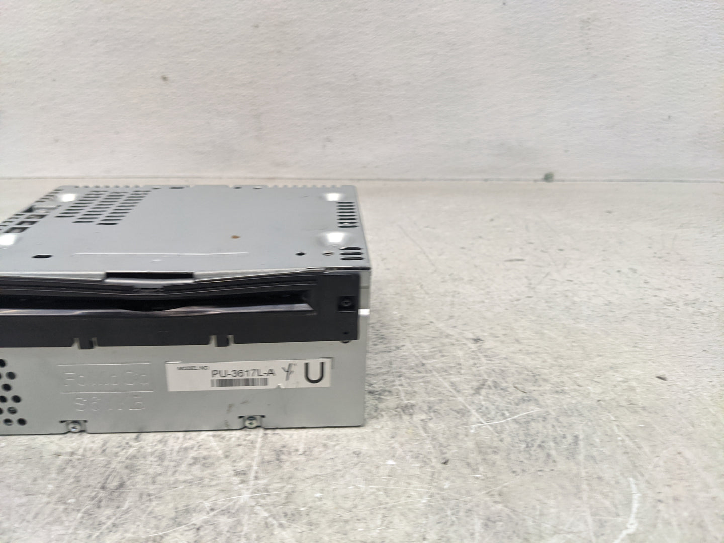 2013 Ford Explorer Radio AM FM Cd Player Receiver Replacement P/N:DB5T-19C107-FC DB5T 19C107 FD Fits OEM Used Auto Parts - O
