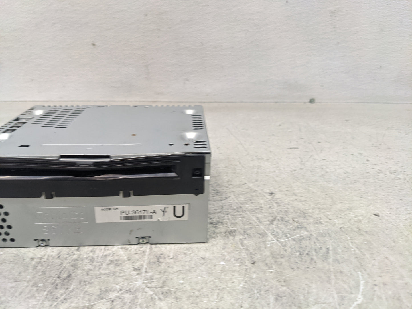 2013 Ford Explorer Radio AM FM Cd Player Receiver Replacement P/N:DB5T-19C107-FC DB5T 19C107 FD Fits OEM Used Auto Parts - O