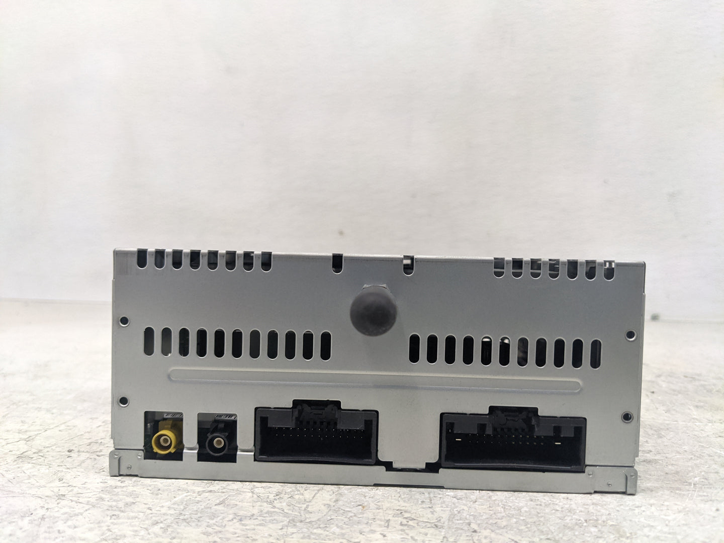 2013 Ford Explorer Radio AM FM Cd Player Receiver Replacement P/N:DB5T-19C107-FC DB5T 19C107 FD Fits OEM Used Auto Parts - O
