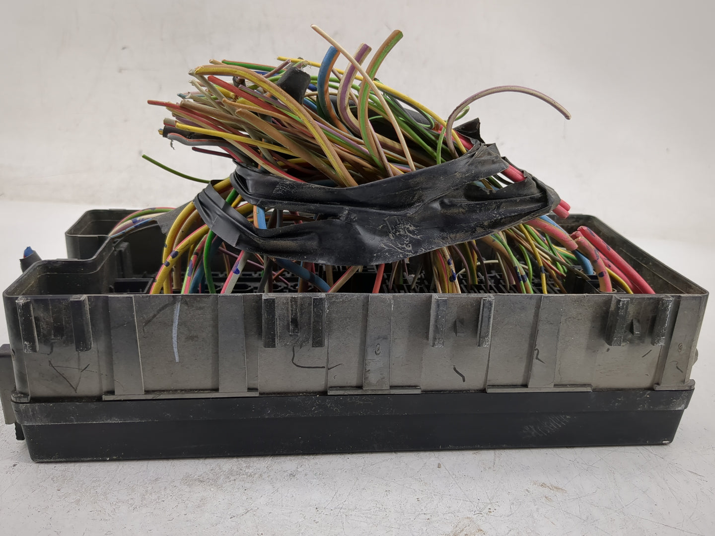 2013 Ford Explorer Fusebox Fuse Box Panel Relay Module P/N:BT4T-14A003-AA Fits OEM Used Auto Parts - Oemusedautoparts1.com