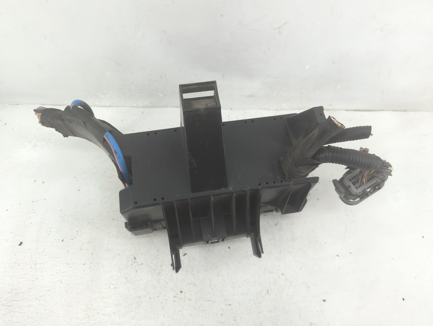 2013 Ford Explorer Fusebox Fuse Box Panel Relay Module Fits OEM Used Auto Parts - Oemusedautoparts1.com
