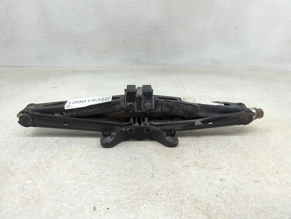 2013 Ford Explorer Spare Scissor Car Jack 1390153 - Oemusedautoparts1.com