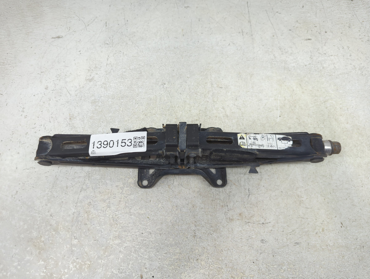 2013 Ford Explorer Spare Scissor Car Jack 1390153 - Oemusedautoparts1.com