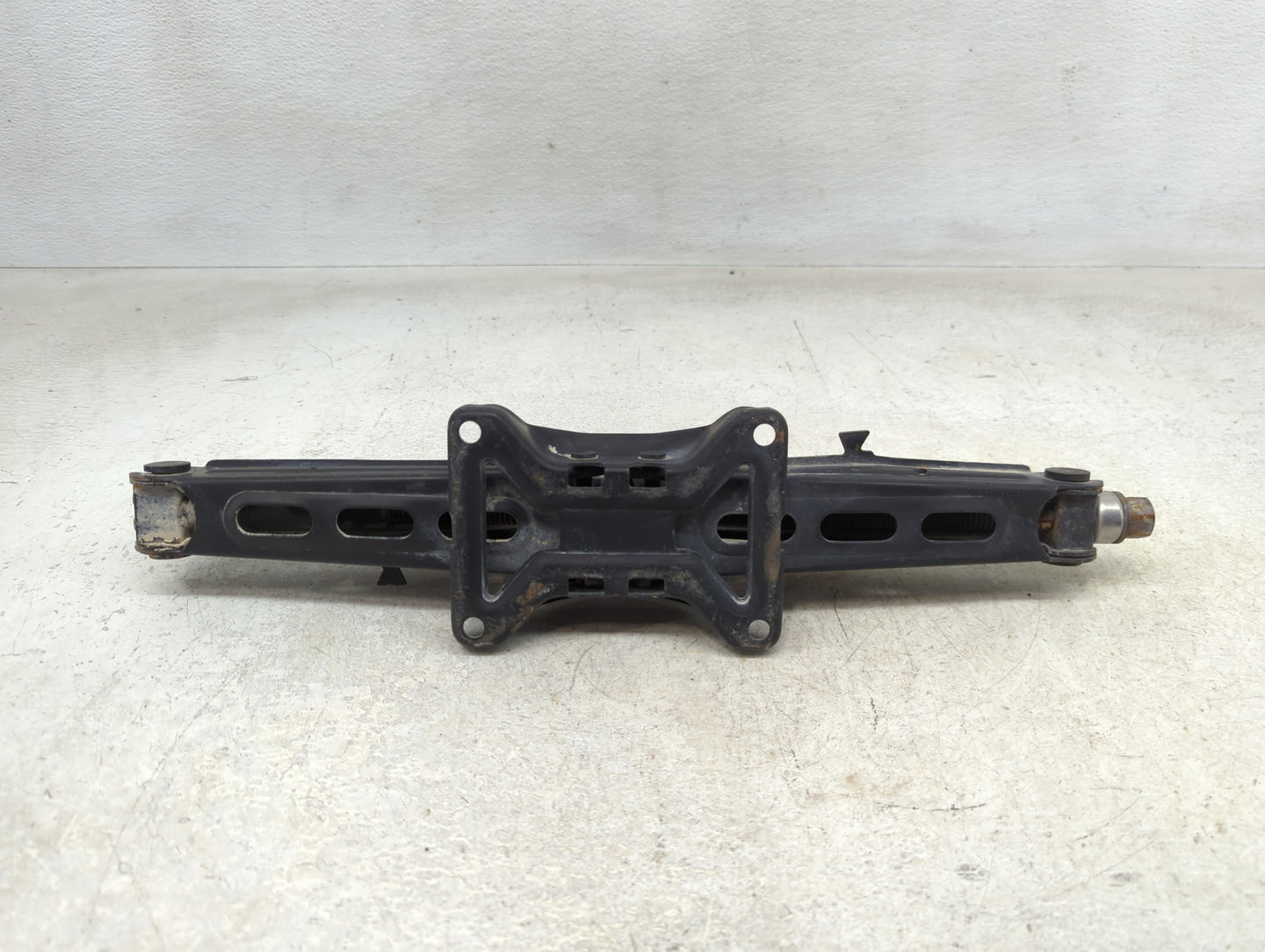 2013 Ford Explorer Spare Scissor Car Jack 1390153 - Oemusedautoparts1.com