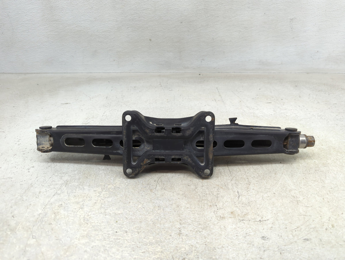 2013 Ford Explorer Spare Scissor Car Jack 1390153 - Oemusedautoparts1.com