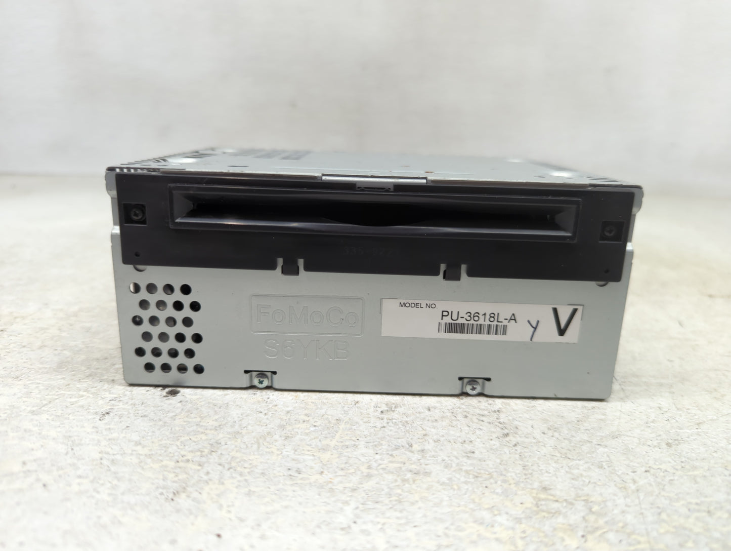 2013 Ford Explorer Radio AM FM Cd Player Receiver Replacement P/N:DB5T-19C107-GC Fits OEM Used Auto Parts - Oemusedautoparts