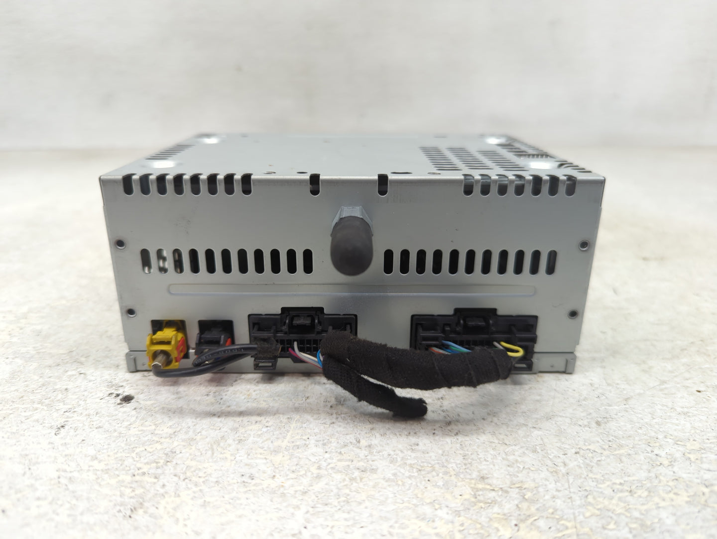 2013 Ford Explorer Radio AM FM Cd Player Receiver Replacement P/N:DB5T-19C107-GC Fits OEM Used Auto Parts - Oemusedautoparts