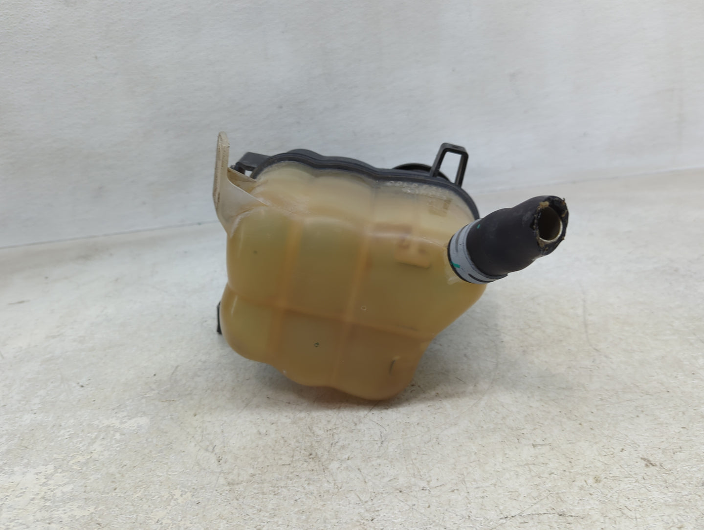 Ford Explorer Radiator Coolant Overflow Expansion Tank Bottle - Oemusedautoparts1.com