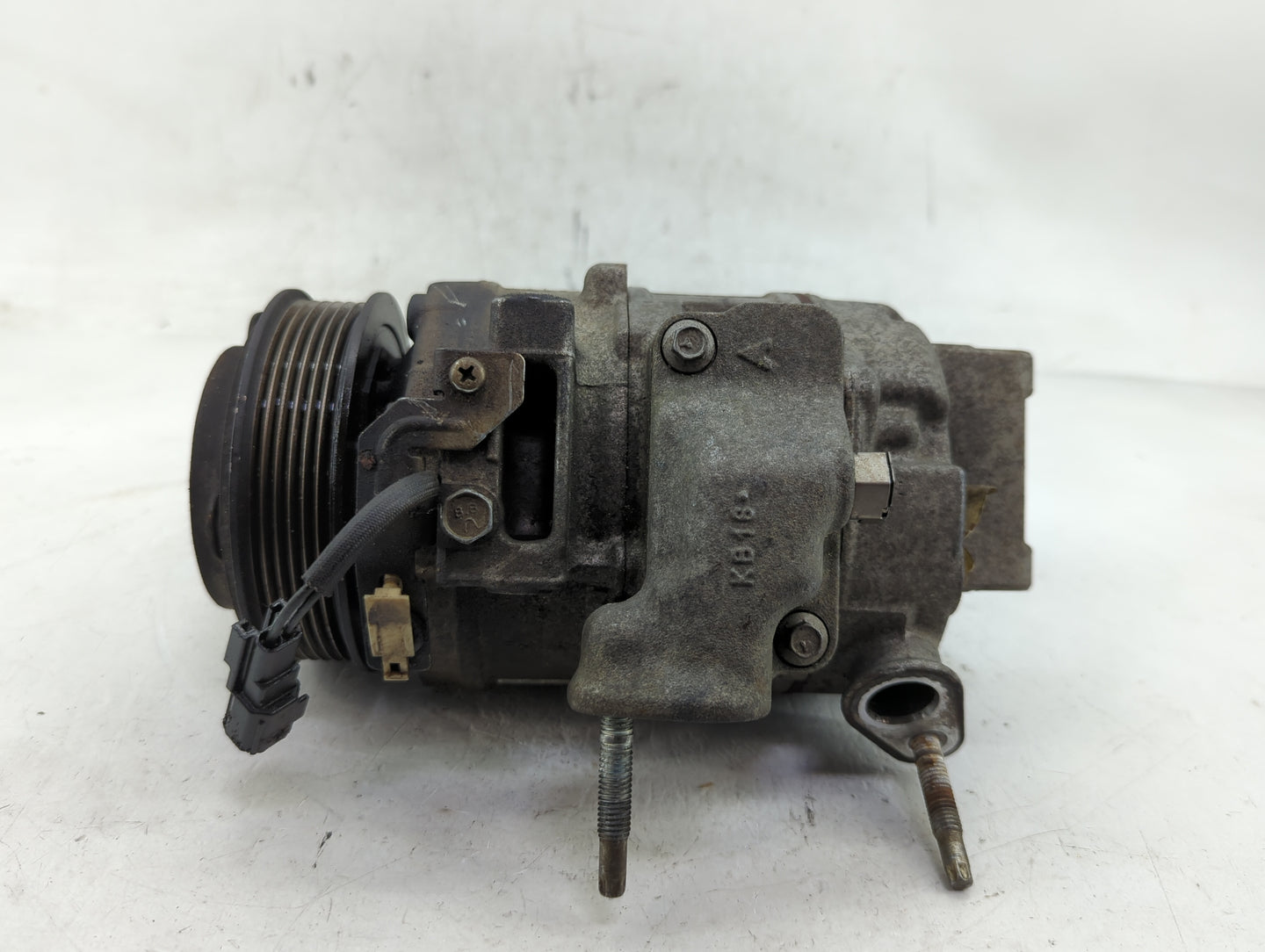 2011-2015 Ford Explorer Air Conditioning A/c Ac Compressor Oem - Oemusedautoparts1.com