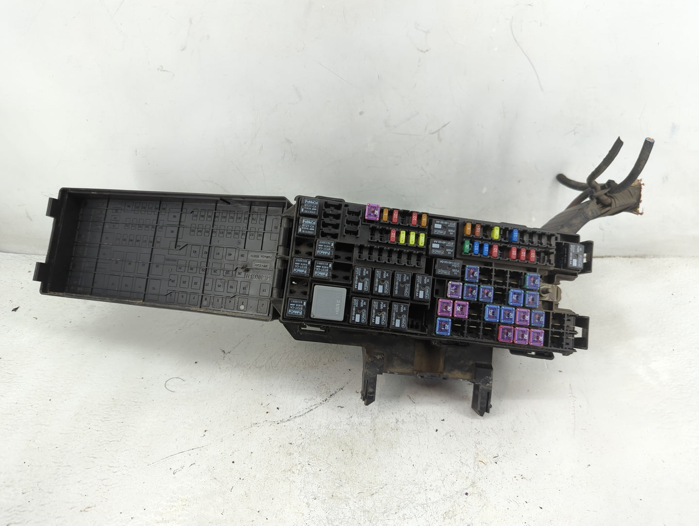 2013 Ford Explorer Fusebox Fuse Box Panel Relay Module P/N:BT4T-14A003-AA Fits OEM Used Auto Parts - Oemusedautoparts1.com