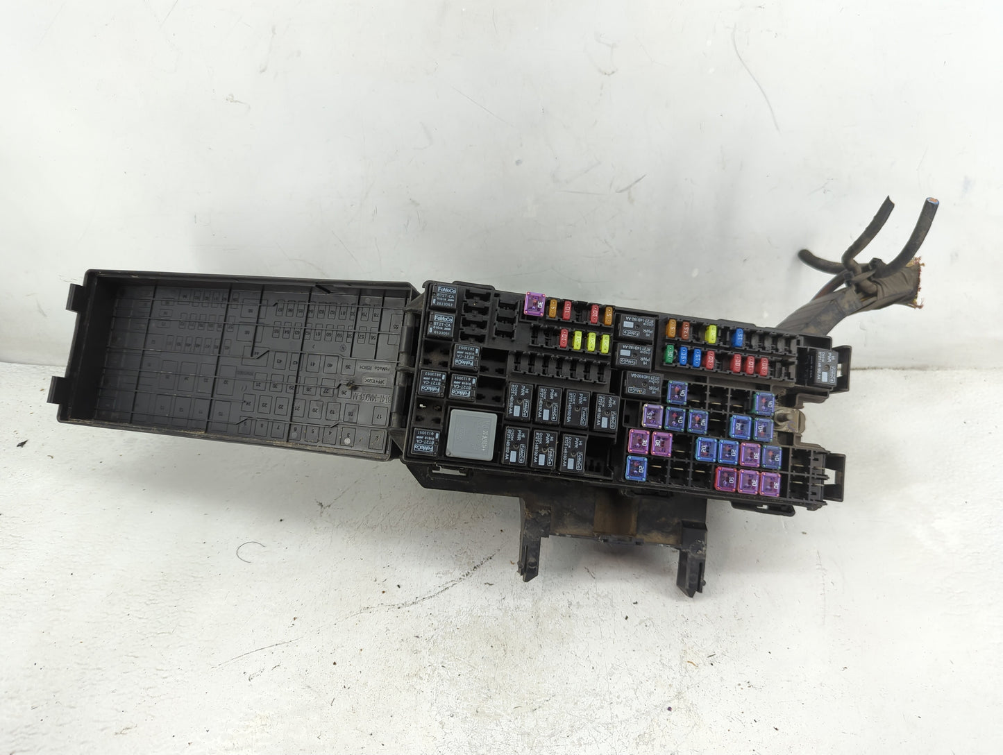 2013 Ford Explorer Fusebox Fuse Box Panel Relay Module P/N:BT4T-14A003-AA Fits OEM Used Auto Parts - Oemusedautoparts1.com