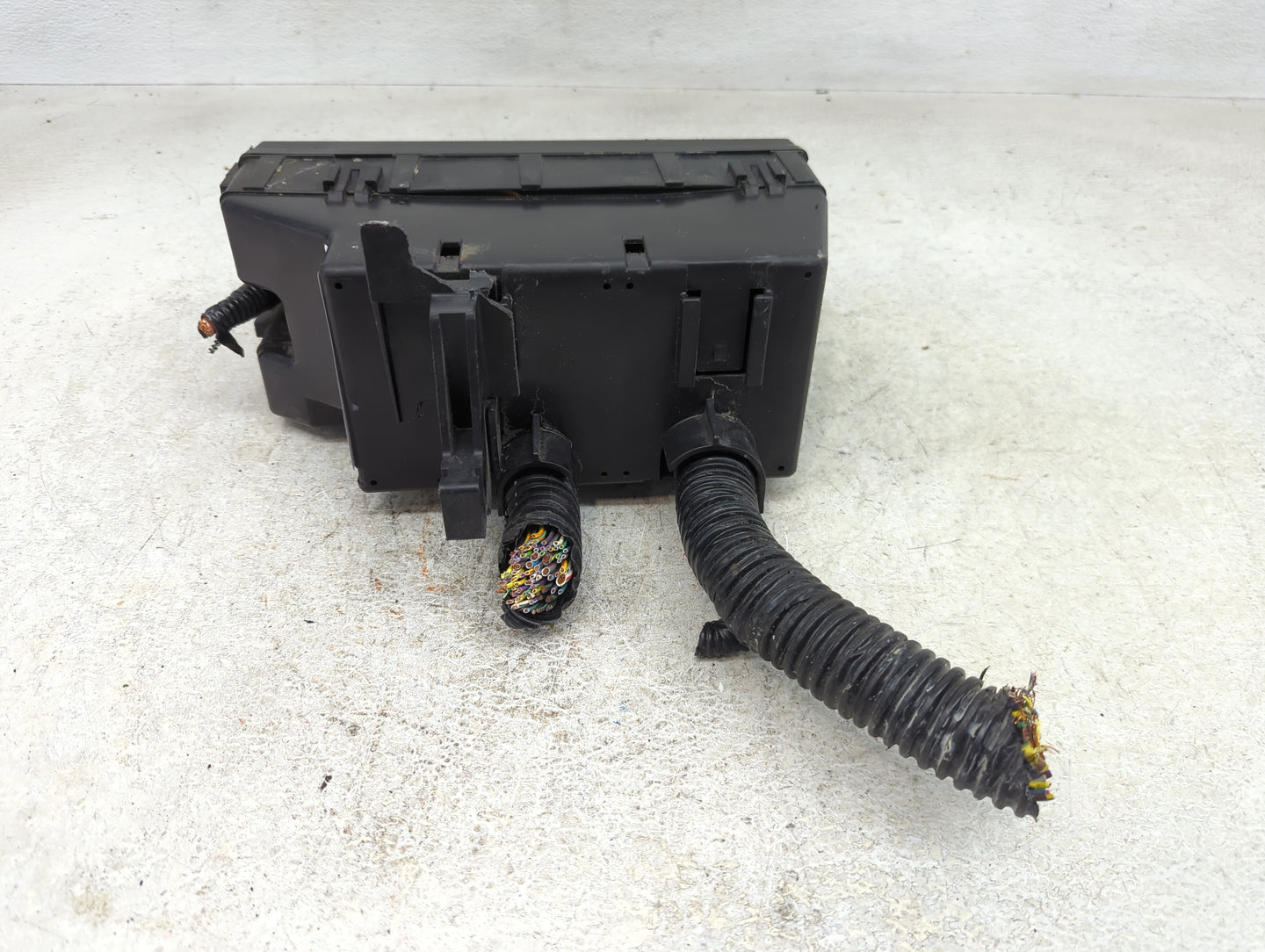 2013 Ford Explorer Fusebox Fuse Box Panel Relay Module P/N:BT4T-14A003-AA Fits OEM Used Auto Parts - Oemusedautoparts1.com