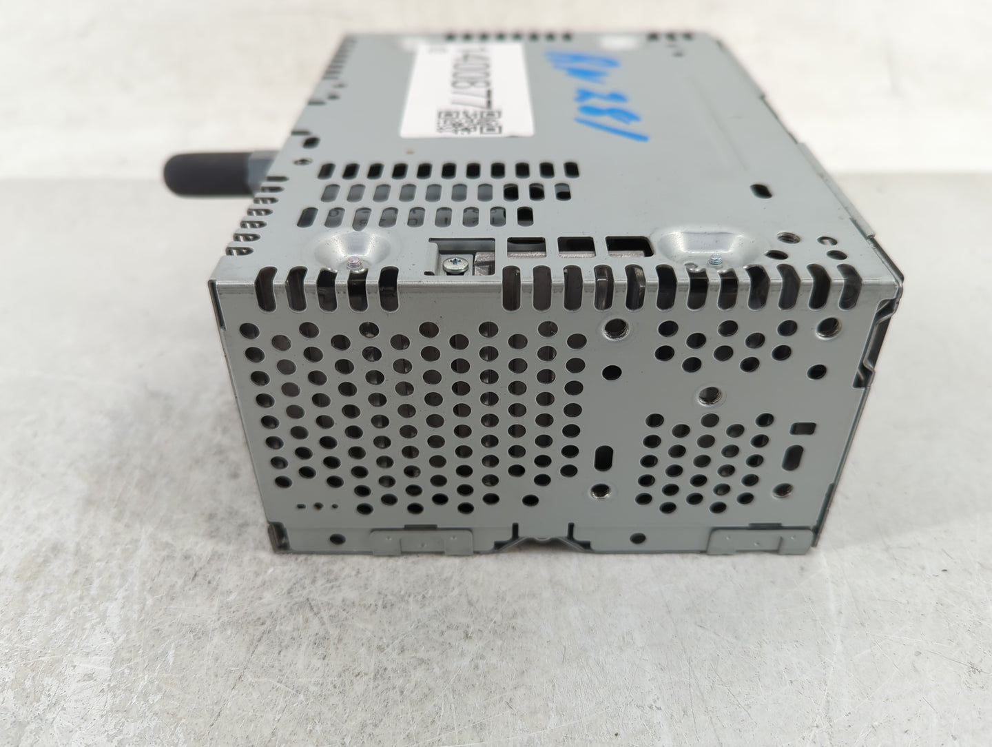 2013 Ford Explorer Radio AM FM Cd Player Receiver Replacement P/N:DB5T-19C107-GC Fits OEM Used Auto Parts - Oemusedautoparts