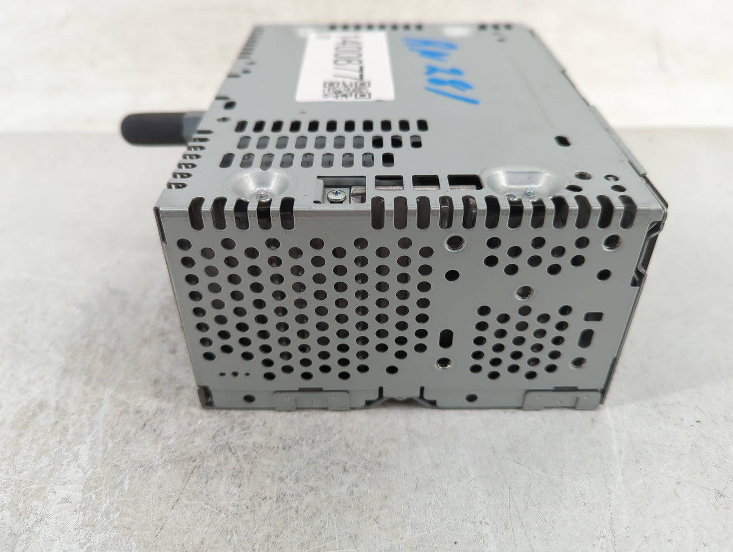 2013 Ford Explorer Radio AM FM Cd Player Receiver Replacement P/N:DB5T-19C107-GC Fits OEM Used Auto Parts - Oemusedautoparts