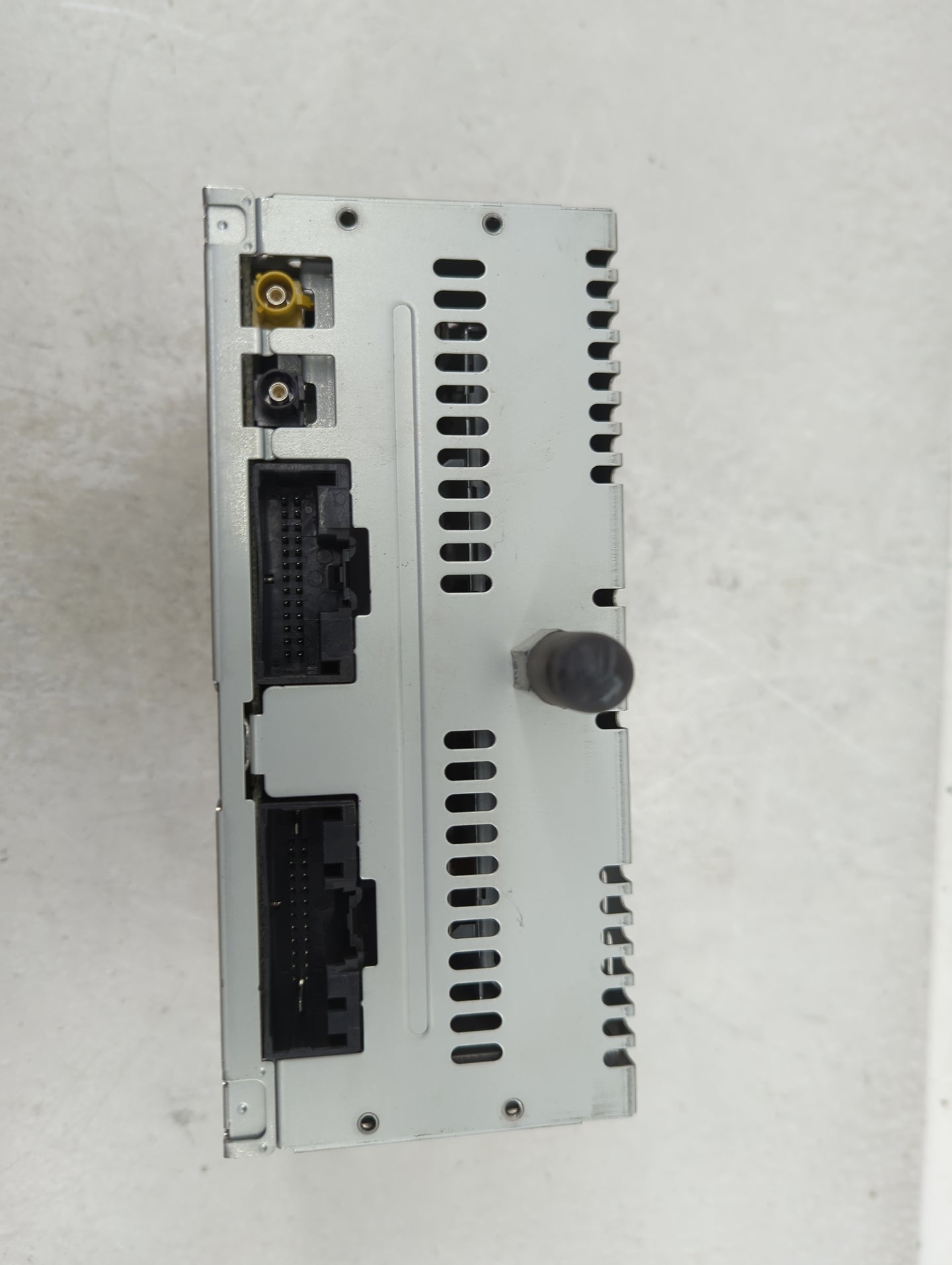 2013 Ford Explorer Radio AM FM Cd Player Receiver Replacement P/N:DB5T-19C107-GC Fits OEM Used Auto Parts - Oemusedautoparts