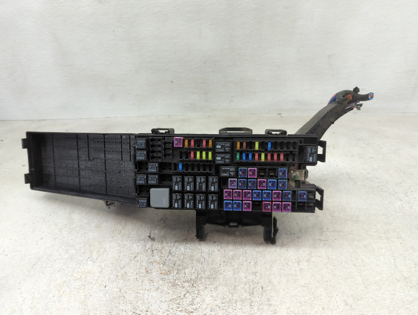 2013 Ford Explorer Fusebox Fuse Box Panel Relay Module P/N:BT4T-14A003-AA Fits OEM Used Auto Parts - Oemusedautoparts1.com