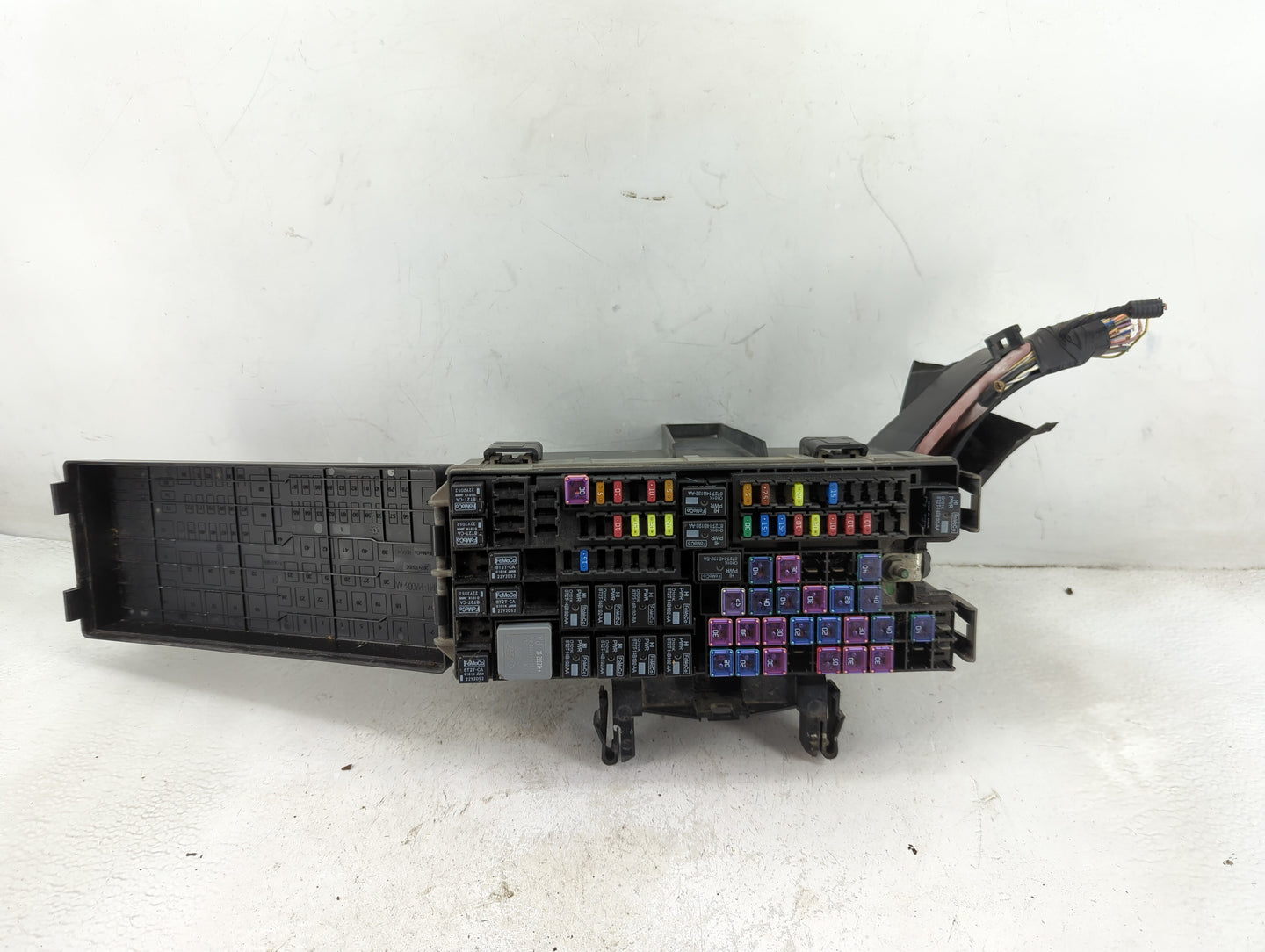 2013 Ford Explorer Fusebox Fuse Box Panel Relay Module P/N:BT4T-14A003-AA Fits OEM Used Auto Parts - Oemusedautoparts1.com