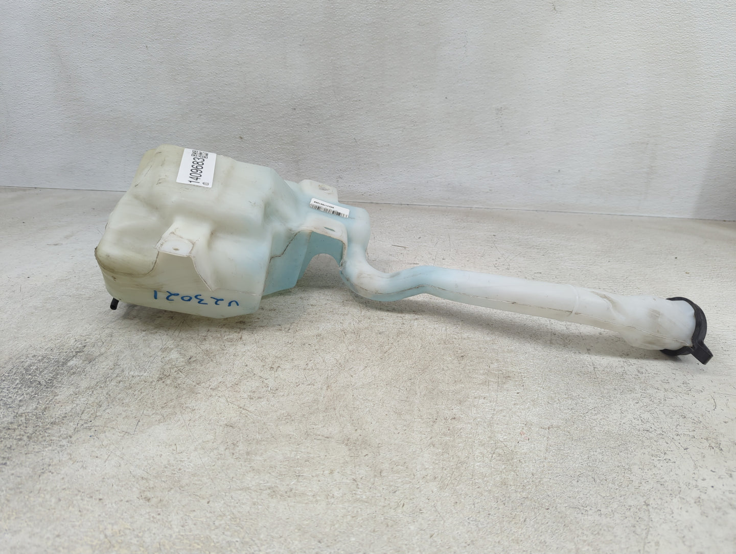2011-2015 Ford Explorer Windshield Washer Fluid Reservoir Bottle Oem - Oemusedautoparts1.com