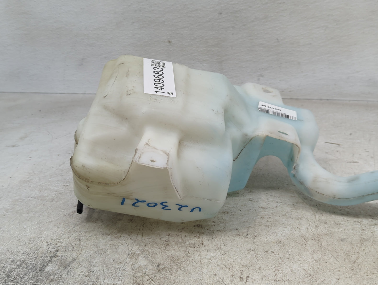 2011-2015 Ford Explorer Windshield Washer Fluid Reservoir Bottle Oem - Oemusedautoparts1.com