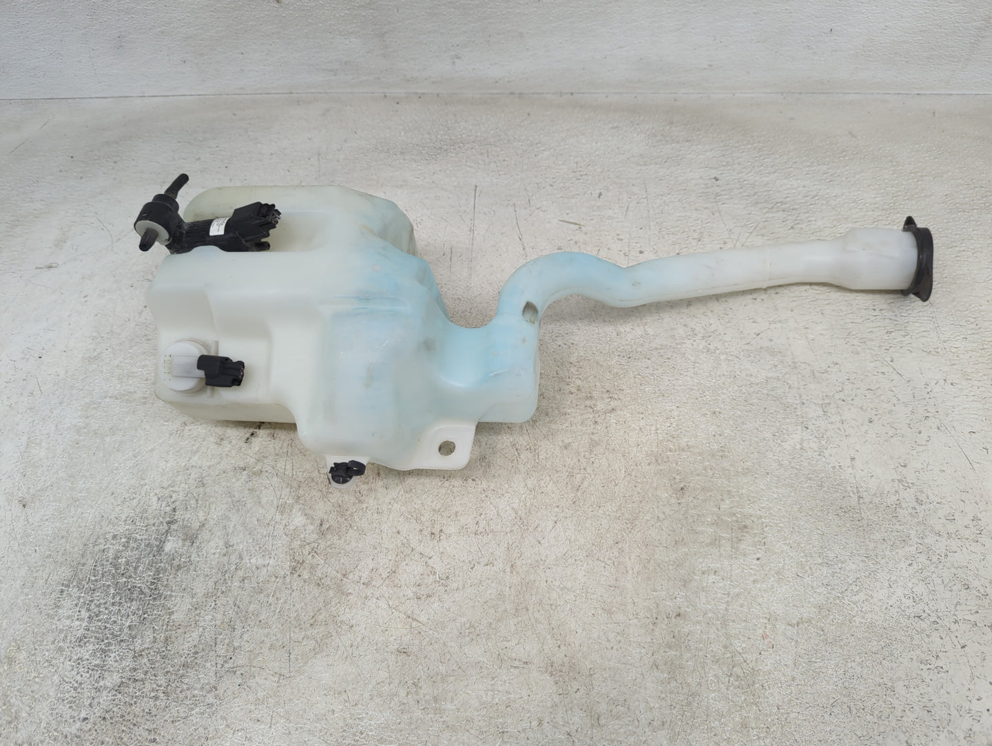 2011-2015 Ford Explorer Windshield Washer Fluid Reservoir Bottle Oem - Oemusedautoparts1.com