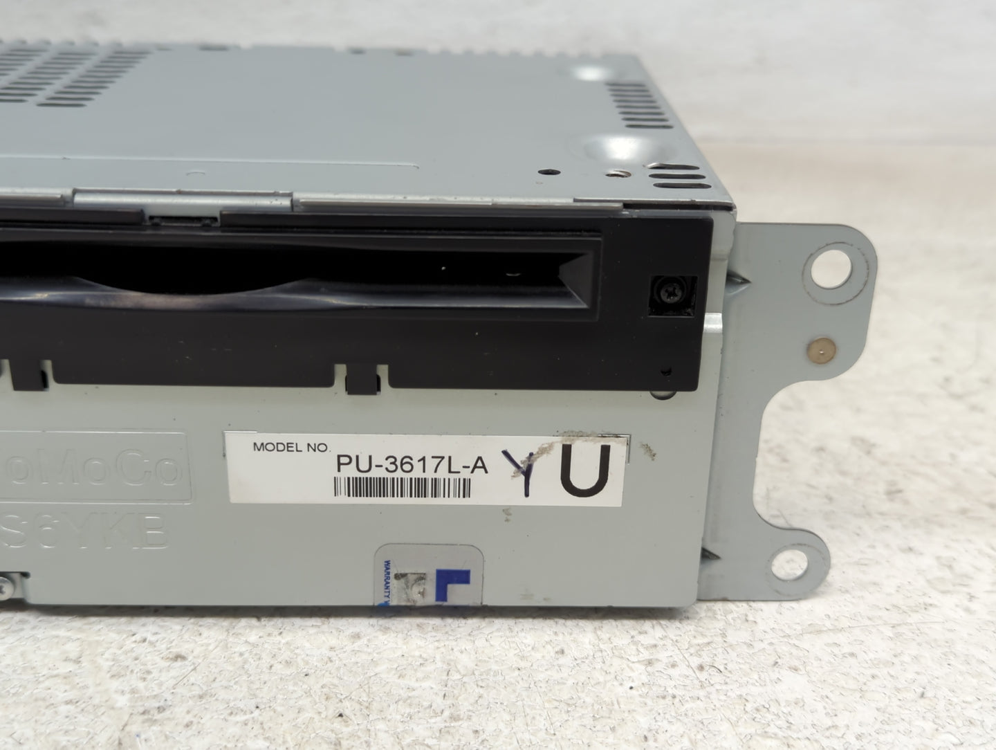 2013 Ford Explorer Radio AM FM Cd Player Receiver Replacement P/N:DB5T-19C107-FC Fits OEM Used Auto Parts - Oemusedautoparts