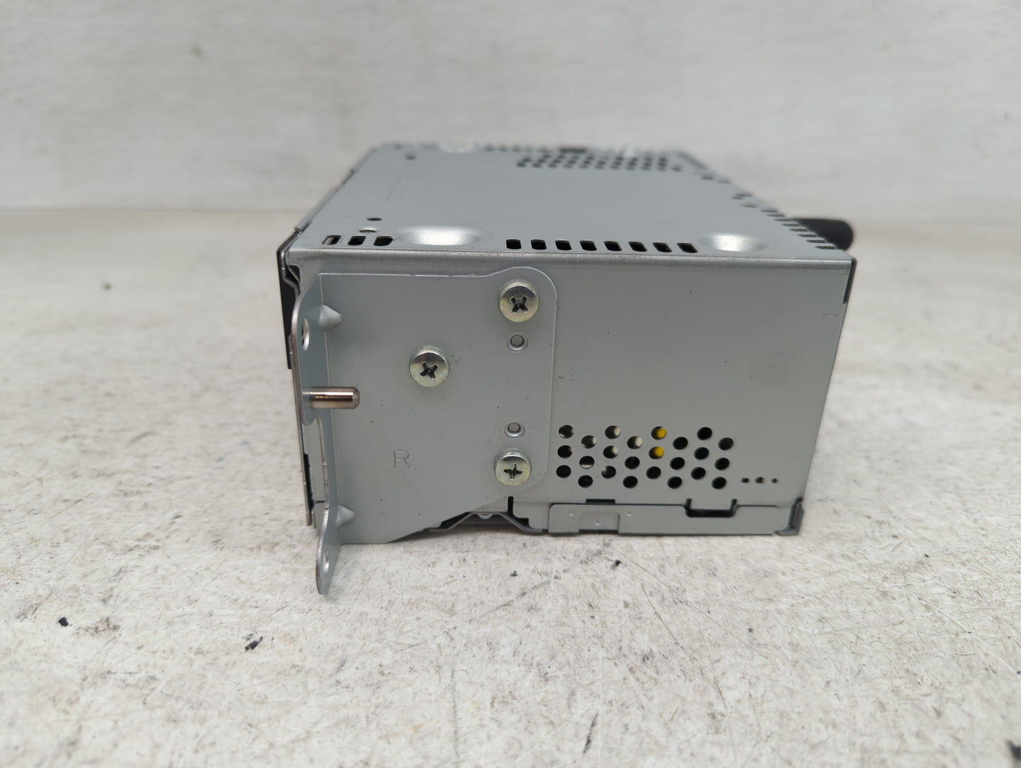 2013 Ford Explorer Radio AM FM Cd Player Receiver Replacement P/N:DB5T-19C107-FC Fits OEM Used Auto Parts - Oemusedautoparts