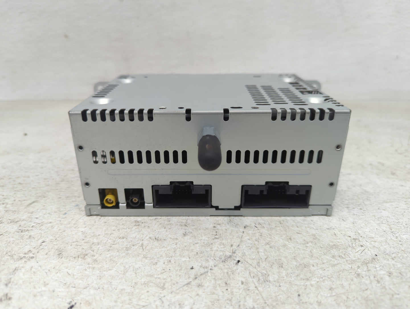2013 Ford Explorer Radio AM FM Cd Player Receiver Replacement P/N:DB5T-19C107-FC Fits OEM Used Auto Parts - Oemusedautoparts