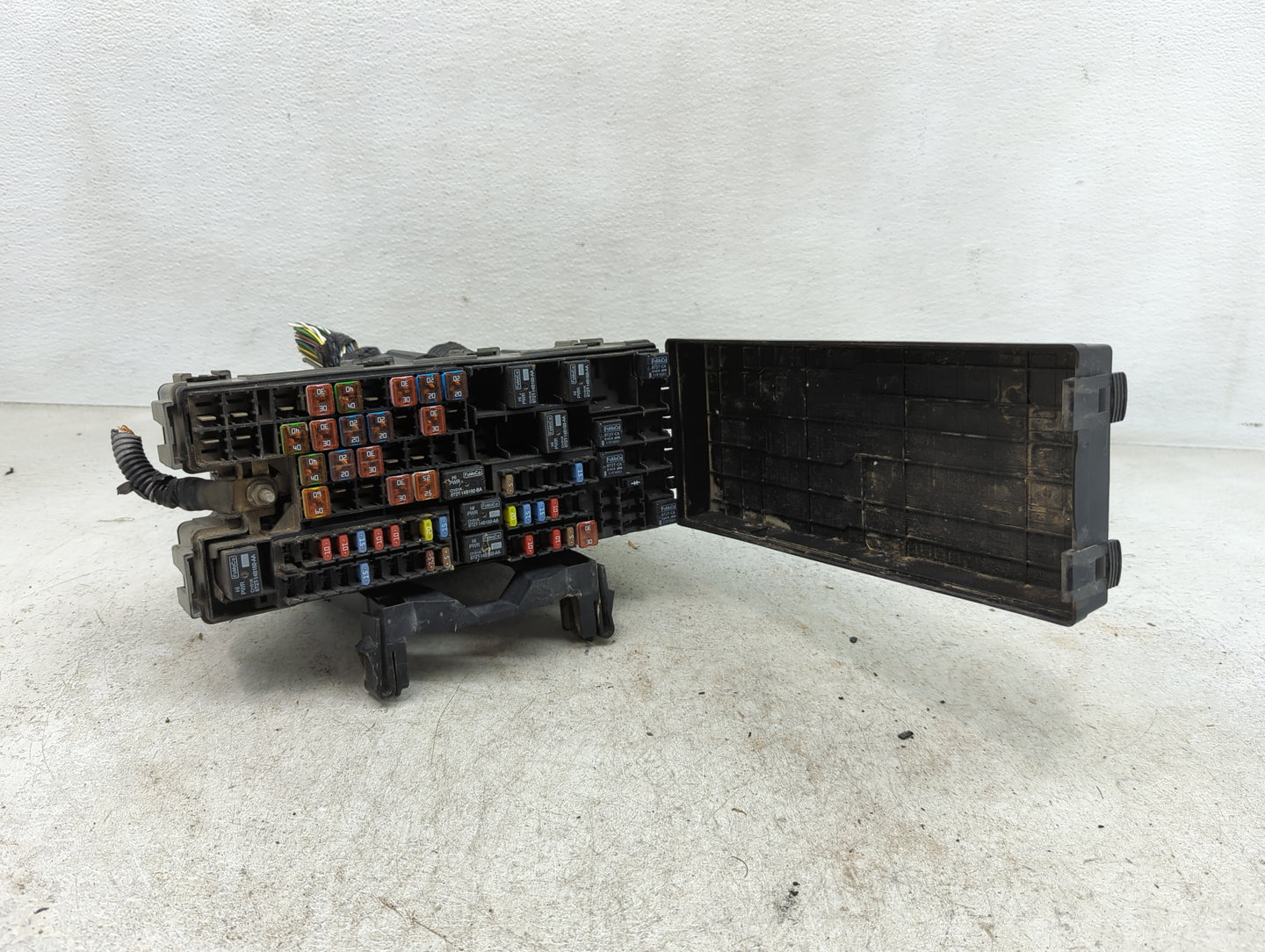 2013 Ford Explorer Fusebox Fuse Box Panel Relay Module P/N:BT4T-14A003-AA Fits OEM Used Auto Parts - Oemusedautoparts1.com