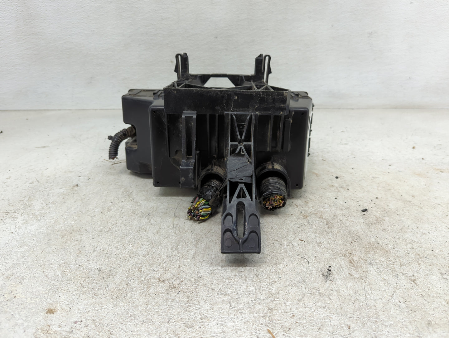 2013 Ford Explorer Fusebox Fuse Box Panel Relay Module P/N:BT4T-14A003-AA Fits OEM Used Auto Parts - Oemusedautoparts1.com