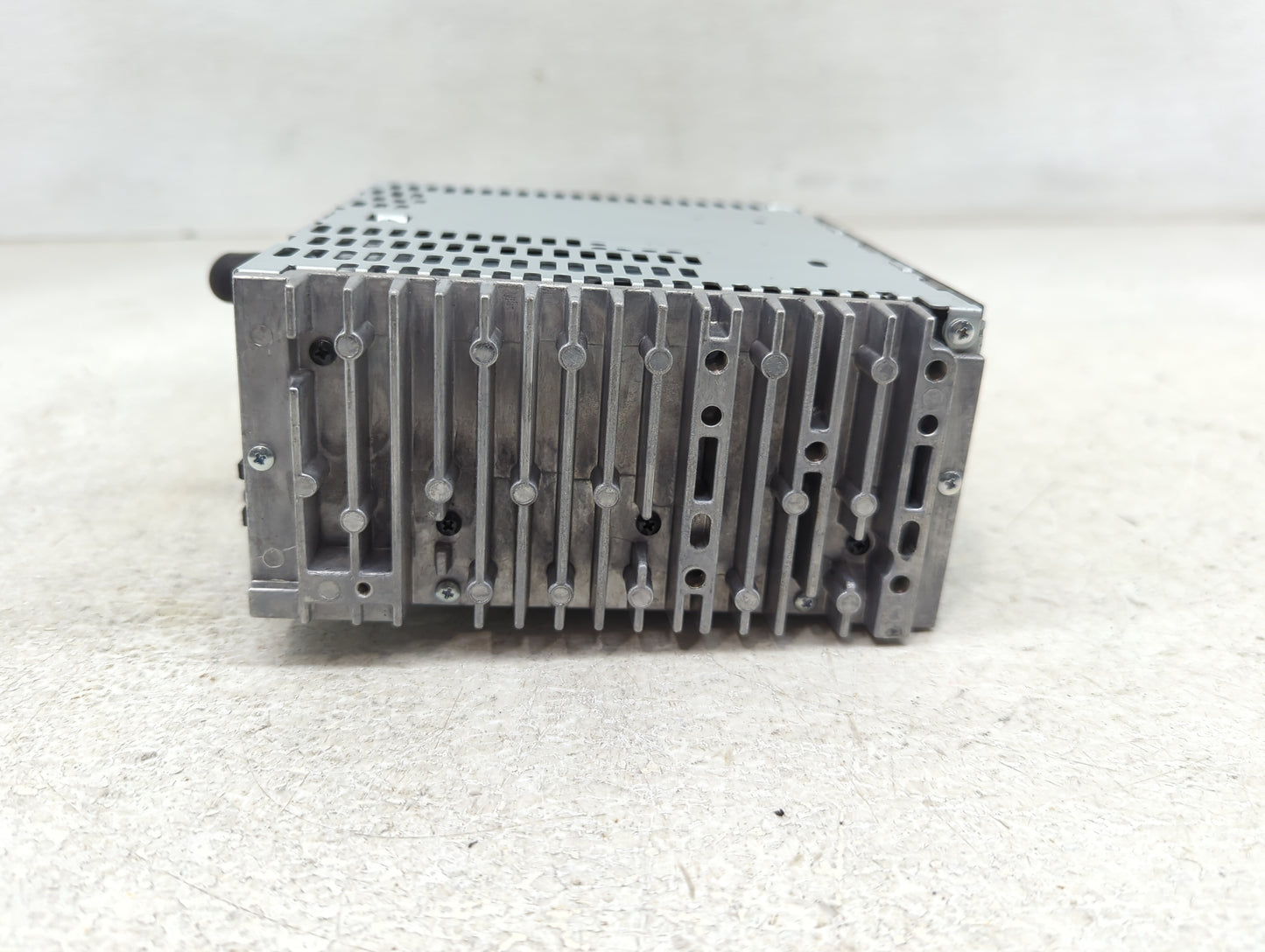 2013 Ford Explorer Radio AM FM Cd Player Receiver Replacement P/N:DB5T-19C107-CC Fits OEM Used Auto Parts - Oemusedautoparts