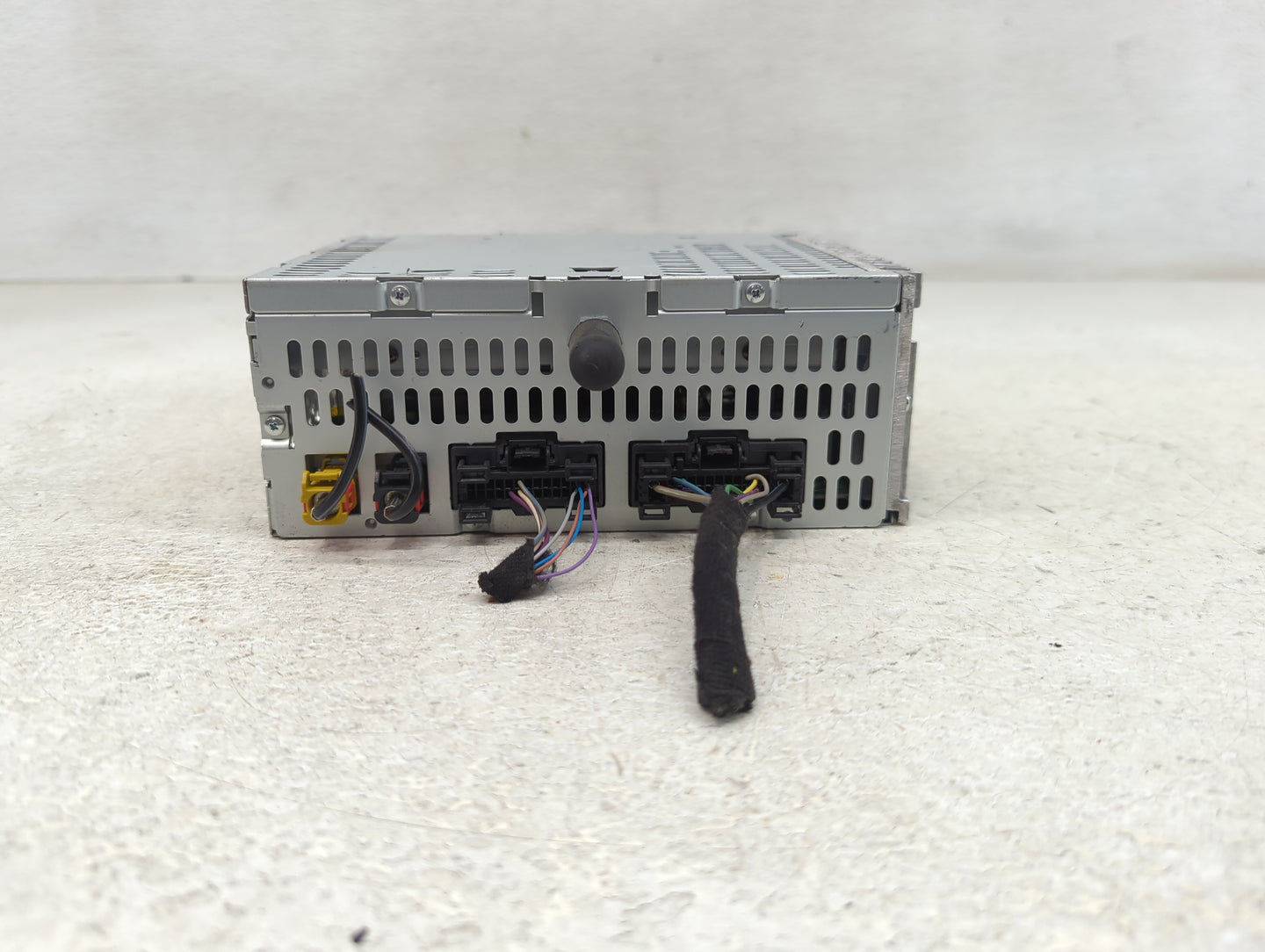 2013 Ford Explorer Radio AM FM Cd Player Receiver Replacement P/N:DB5T-19C107-CC Fits OEM Used Auto Parts - Oemusedautoparts