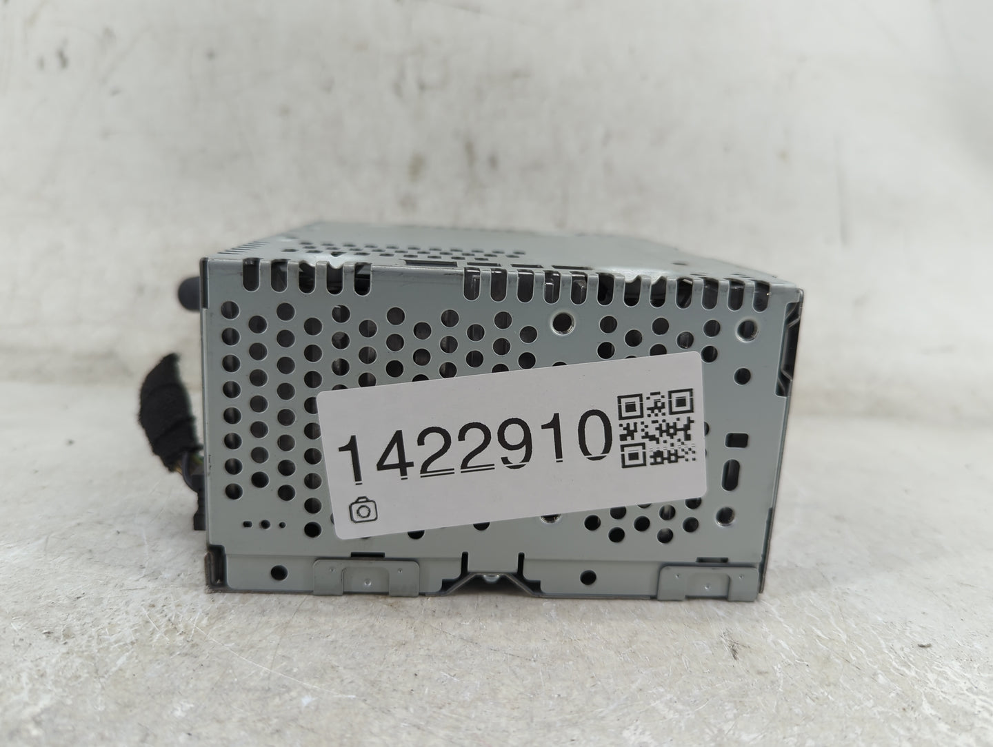 2013 Ford Explorer Radio AM FM Cd Player Receiver Replacement P/N:DB5T-19C107-FC Fits OEM Used Auto Parts - Oemusedautoparts