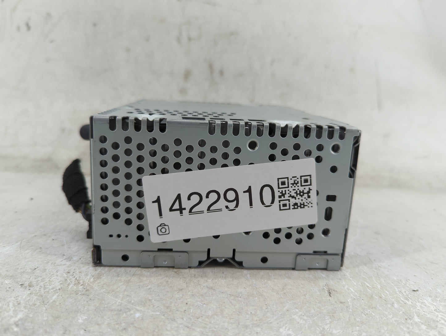 2013 Ford Explorer Radio AM FM Cd Player Receiver Replacement P/N:DB5T-19C107-FC Fits OEM Used Auto Parts - Oemusedautoparts