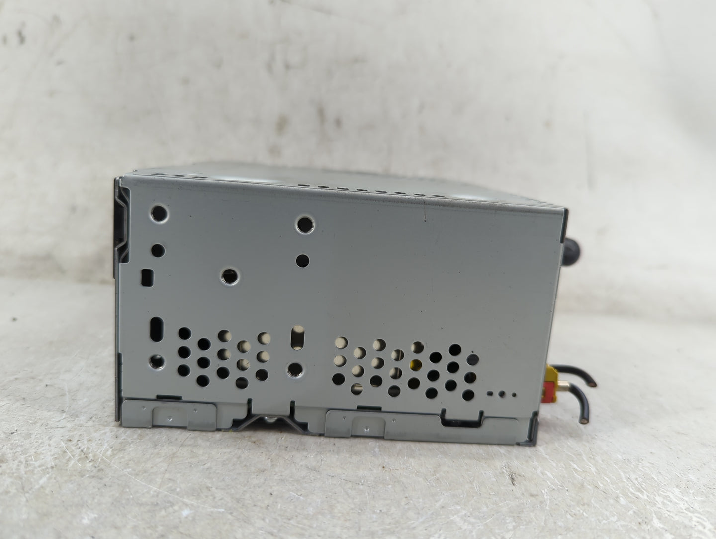 2013 Ford Explorer Radio AM FM Cd Player Receiver Replacement P/N:DB5T-19C107-FC Fits OEM Used Auto Parts - Oemusedautoparts