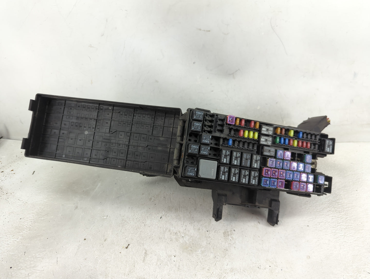 2013 Ford Explorer Fusebox Fuse Box Panel Relay Module P/N:BT4T-14A003-AA Fits OEM Used Auto Parts - Oemusedautoparts1.com
